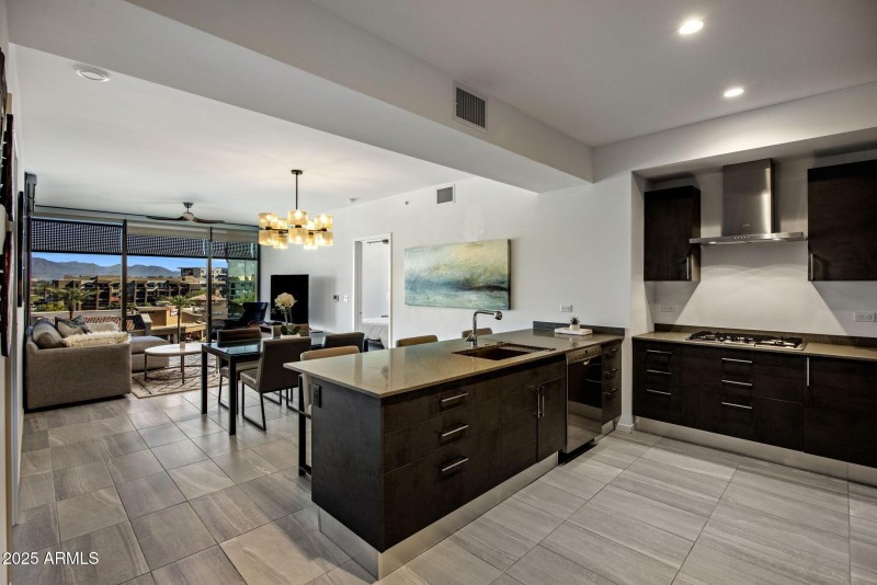 003_EntryKitchenMain Living