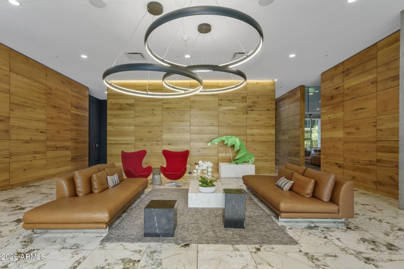 028_Lobby Sitting Area