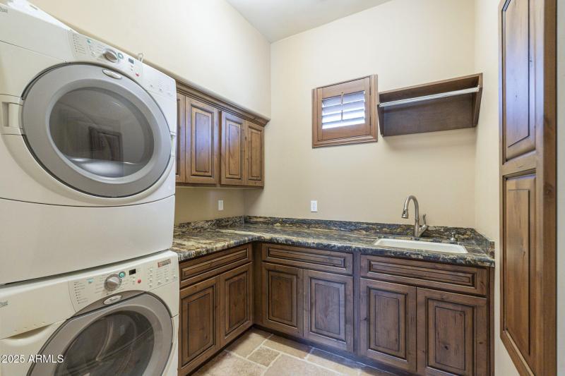 Casita laundry room