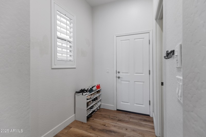 12090 W Peak View Rd-32