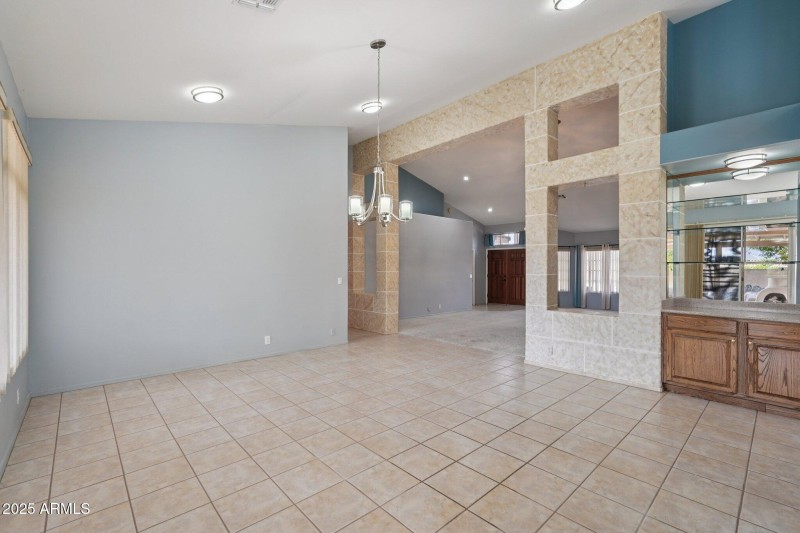 8-web-or-mls-N 86th Dr-S1811-008