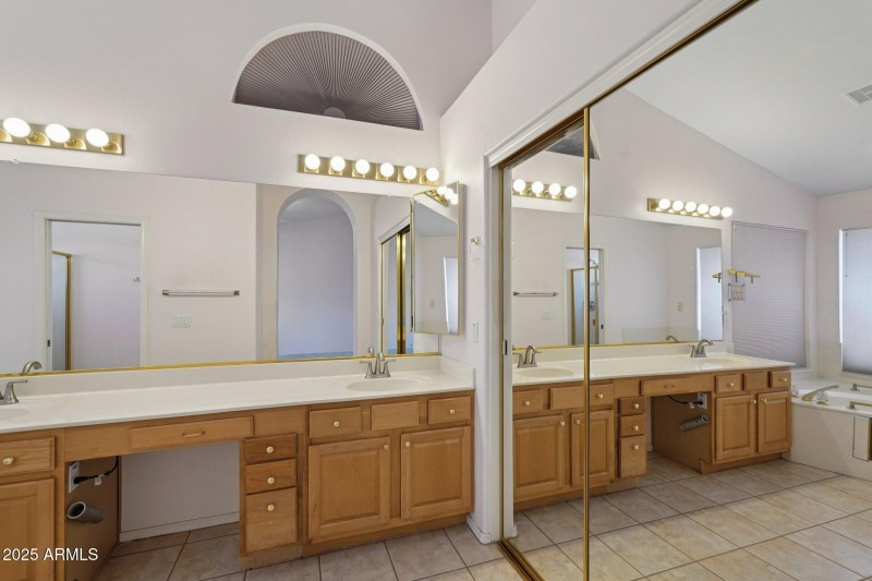 33-web-or-mls-N 86th Dr-S1811-033