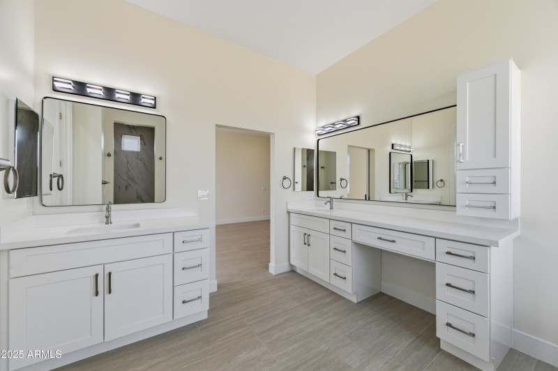 10039 N Burris Rd-114