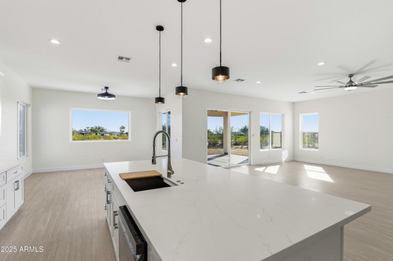 10039 N Burris Rd-123