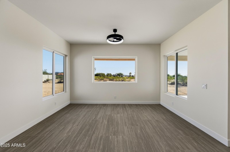 10039 N Burris Rd-128