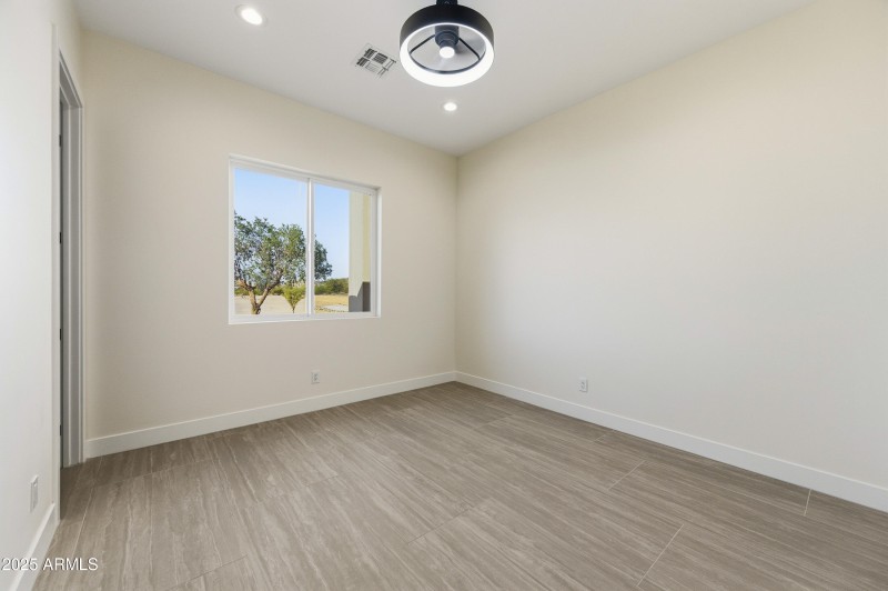 10039 N Burris Rd-130