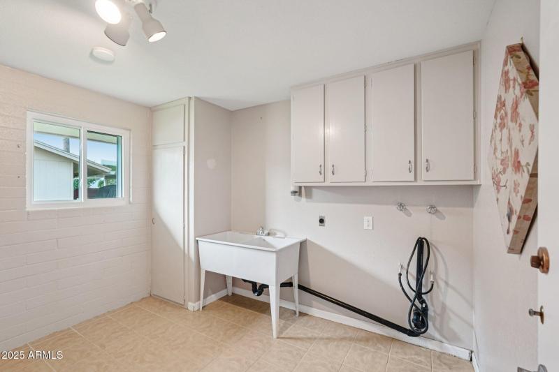 28-web-or-mls-N 109th Dr-S1611-028