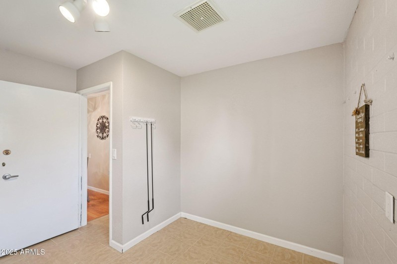 29-web-or-mls-N 109th Dr-S1611-029