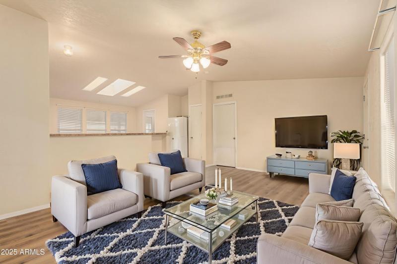 06-Van-Buren - Living Room - Modern - 2