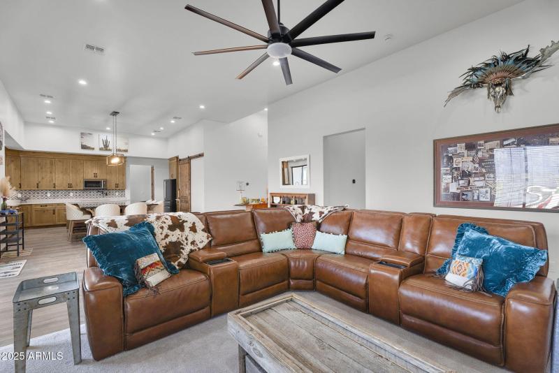 9-web-or-mls-2304 W Silverdale Rd-10