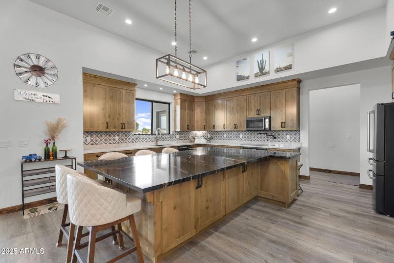 14-web-or-mls-2304 W Silverdale Rd-21