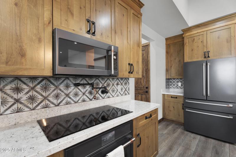 16-web-or-mls-2304 W Silverdale Rd-17