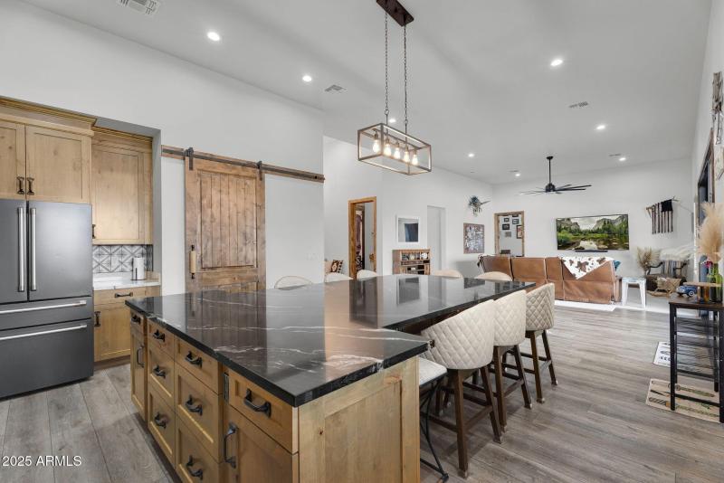 19-web-or-mls-2304 W Silverdale Rd-16