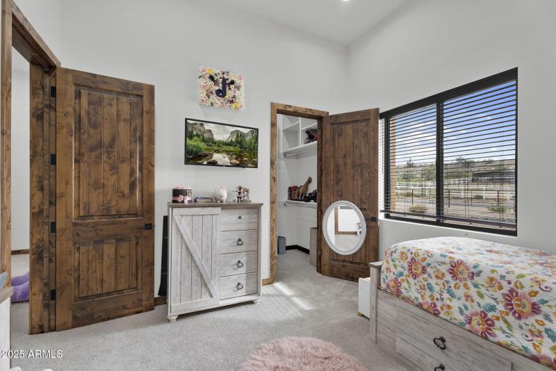 40-web-or-mls-2304 W Silverdale Rd-43