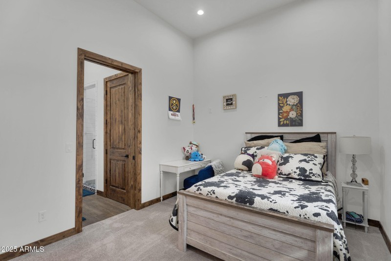 43-web-or-mls-2304 W Silverdale Rd-46