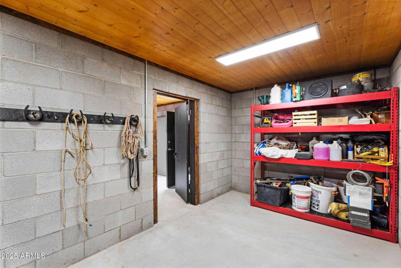 51-web-or-mls-2304 W Silverdale Rd-55