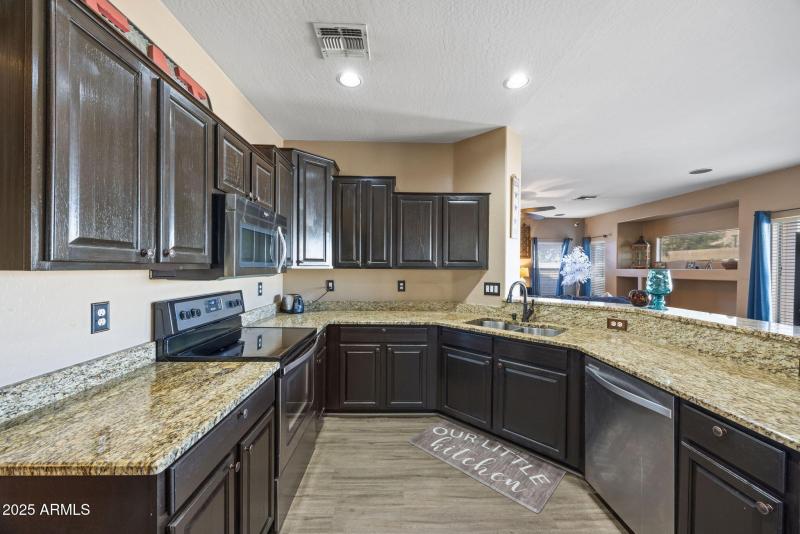 12-web-or-mls-12830-w-fairmount-ave