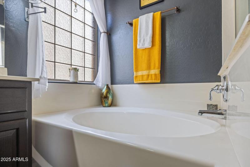 20-web-or-mls-12830-w-fairmount-ave