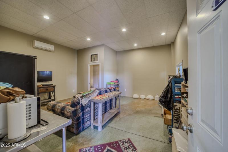 4-web-or-mls-864 W Main St-01