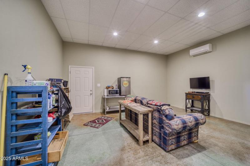 6-web-or-mls-864 W Main St-03