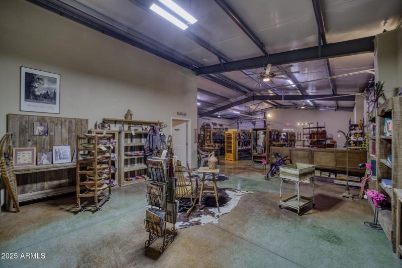 18-web-or-mls-864 W Main St-15