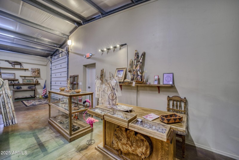 27-web-or-mls-864 W Main St-24