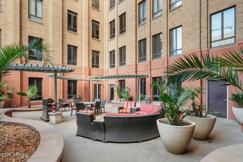 Direct Access to Courtyard to Grill