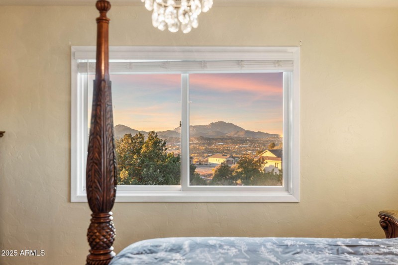 38-Primary Bedroom TW (8)