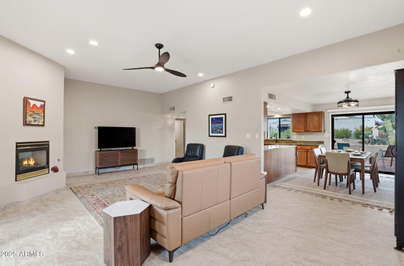 9-web-or-mls-18421 N Sierra Vereda Rio V