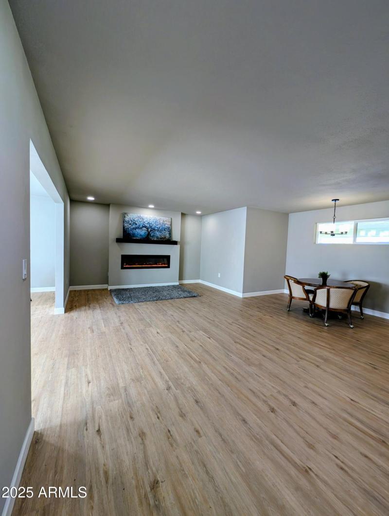 GREATROOM LARGE WITH FP