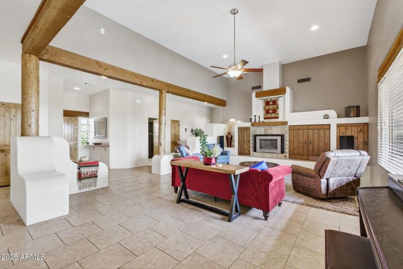 12_14041_E_Bajada_Dr12_mls