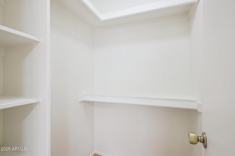 Bed 2 walk in closet