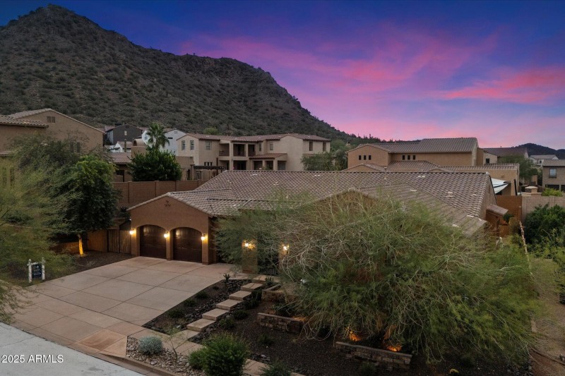 Elevated w Mountain Views