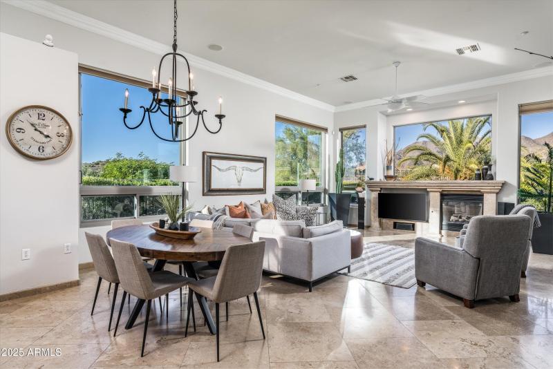 family rm & breakfast seating