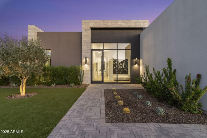 6913 N Joshua tree Ct