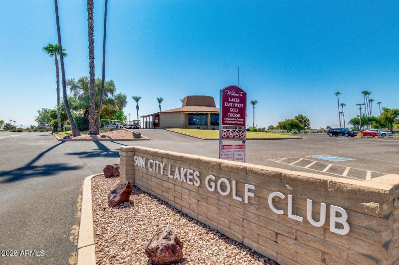 Sun City Lakes Golf Club entrance