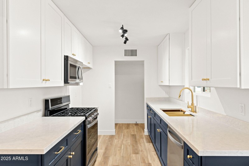 3137 W Turney Ave - 11