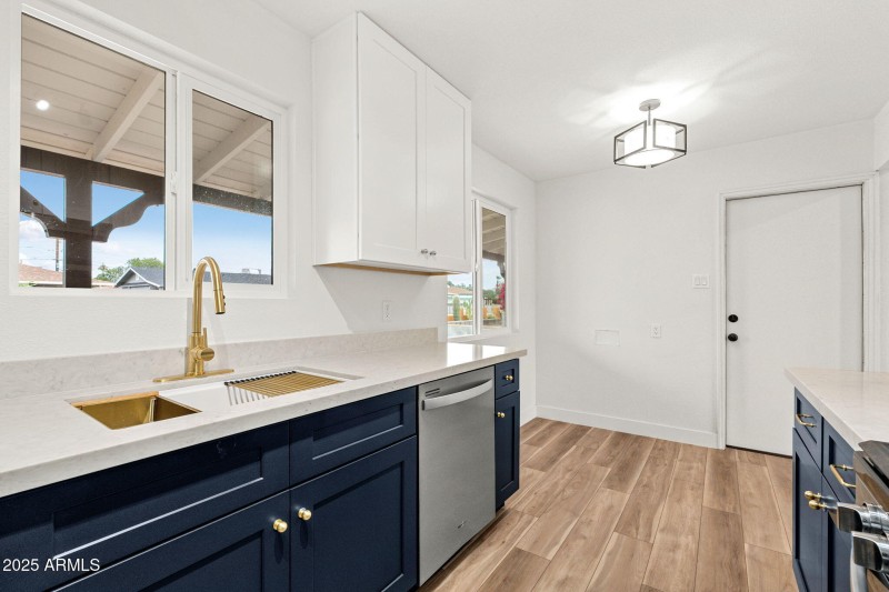 3137 W Turney Ave - 13