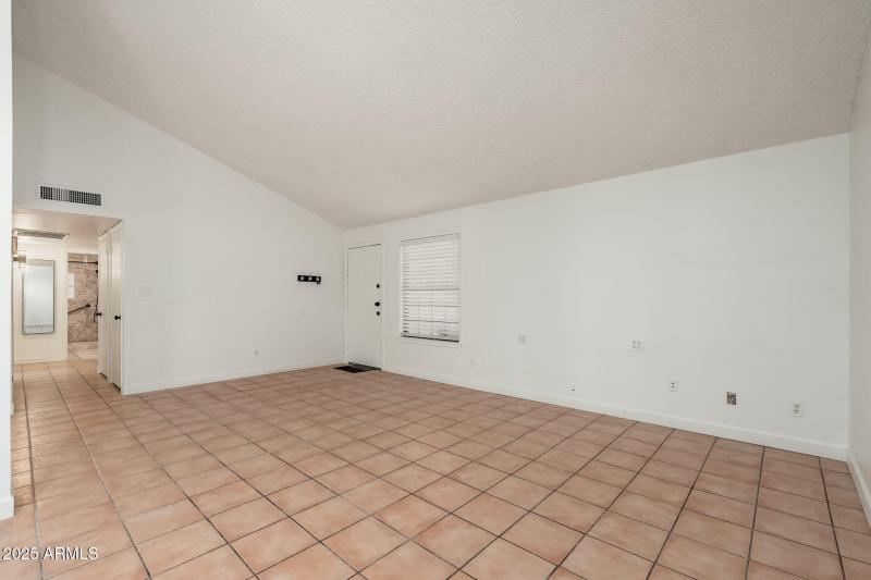 8902 W Columbus Ave - 009