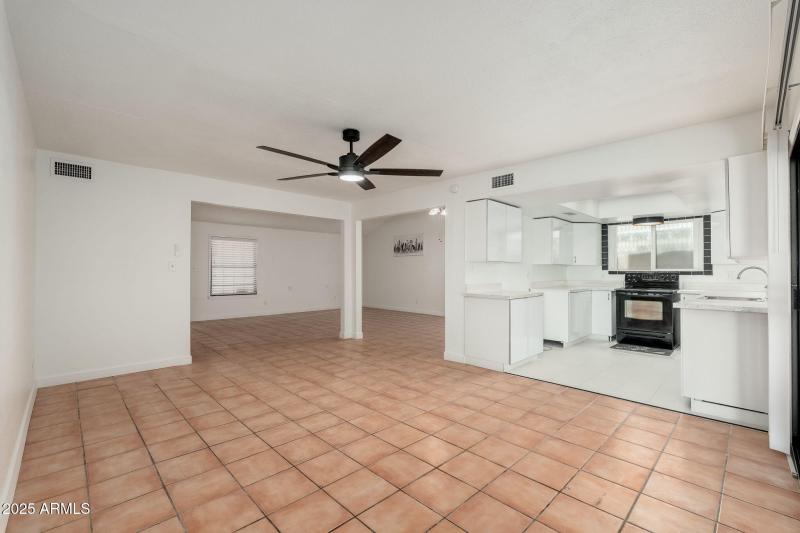 8902 W Columbus Ave - 011