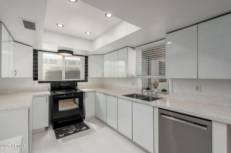 8902 W Columbus Ave - 013