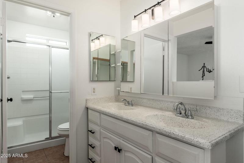 8902 W Columbus Ave - 016