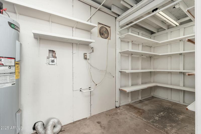 8902 W Columbus Ave - 024