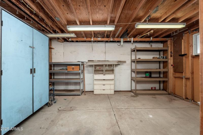 8902 W Columbus Ave - 025