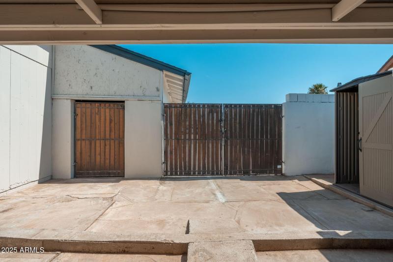 8902 W Columbus Ave - 027