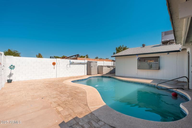 8902 W Columbus Ave - 033