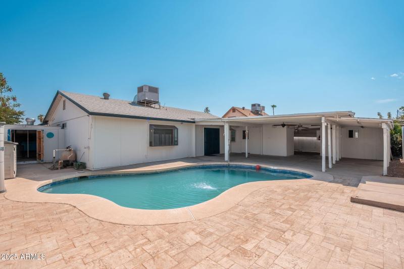 8902 W Columbus Ave - 034