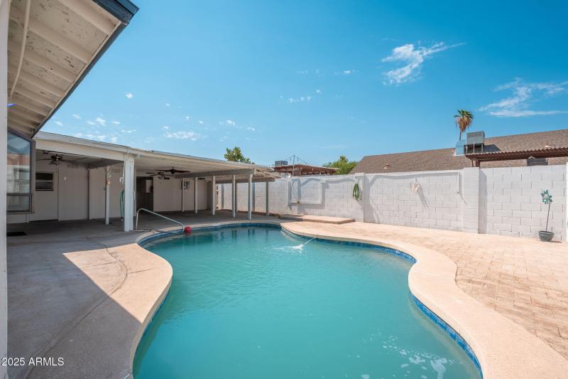 8902 W Columbus Ave - 036