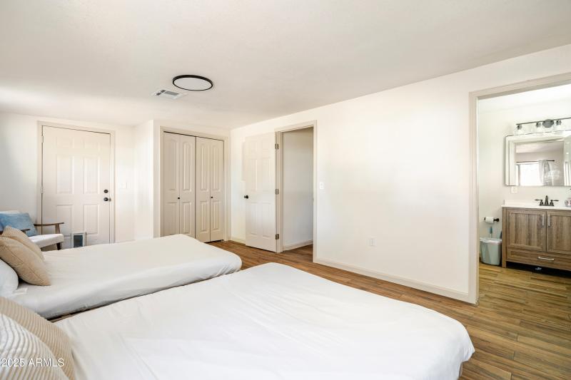 835f7cd3-d7e7-48f4-b36a-2c18a8956acb