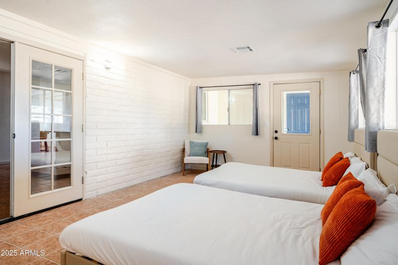 e77f9404-a985-4adf-802e-2d5b0bb2e835